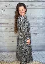 Kaylee Collared Black & White Floral Dress