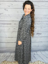 Kaylee Collared Black & White Floral Dress